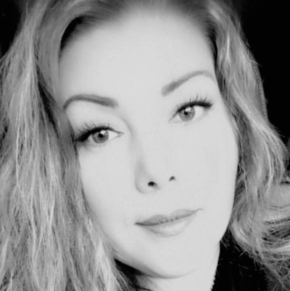 Meet your Posher, Karina - Picture 1 of 1